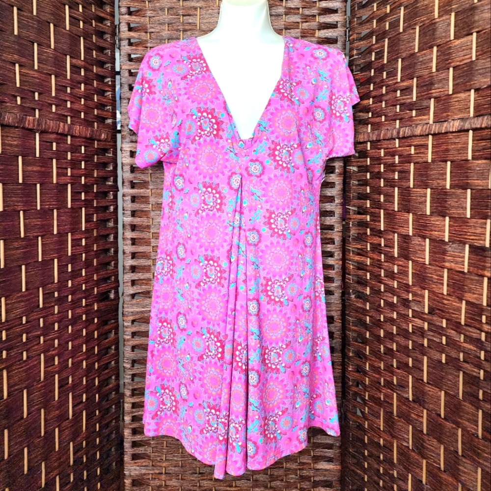 Acquamar Pink dress with aquamarine challenge print for any occasion, wavy
